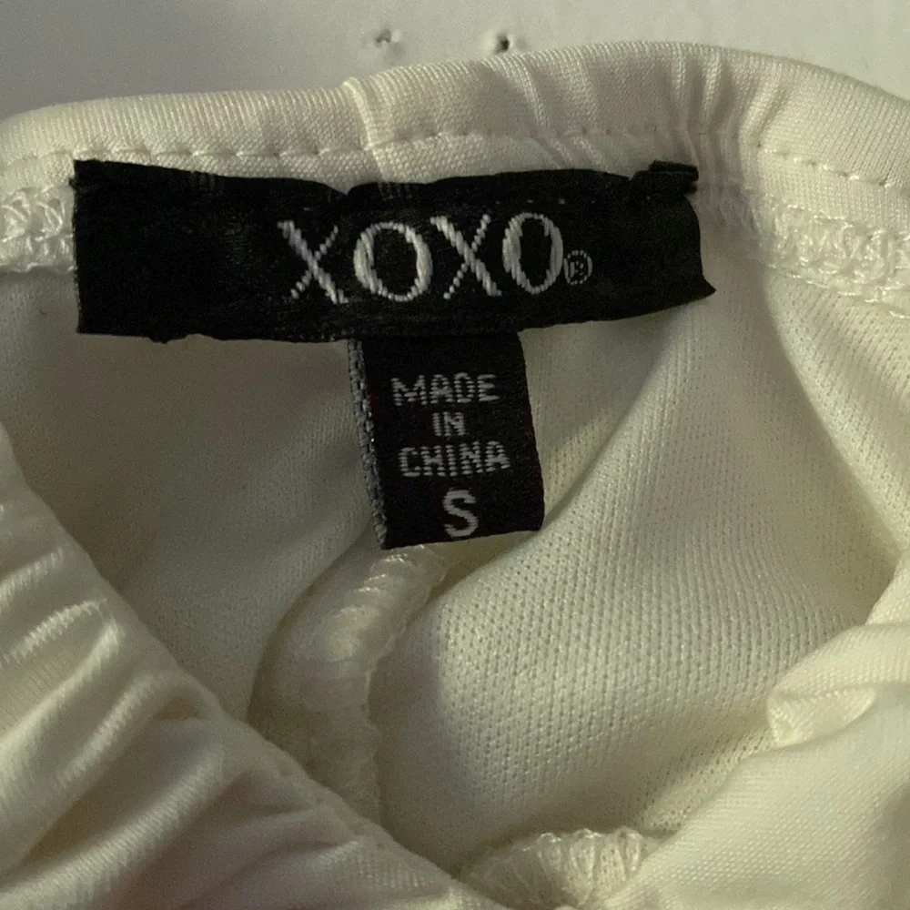 XOXO sleeveless ruched bodycon dress with lace details on the front. - Picture 2 of 8